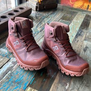 ON Hiking Boots; grape/Hazel; 23.99853